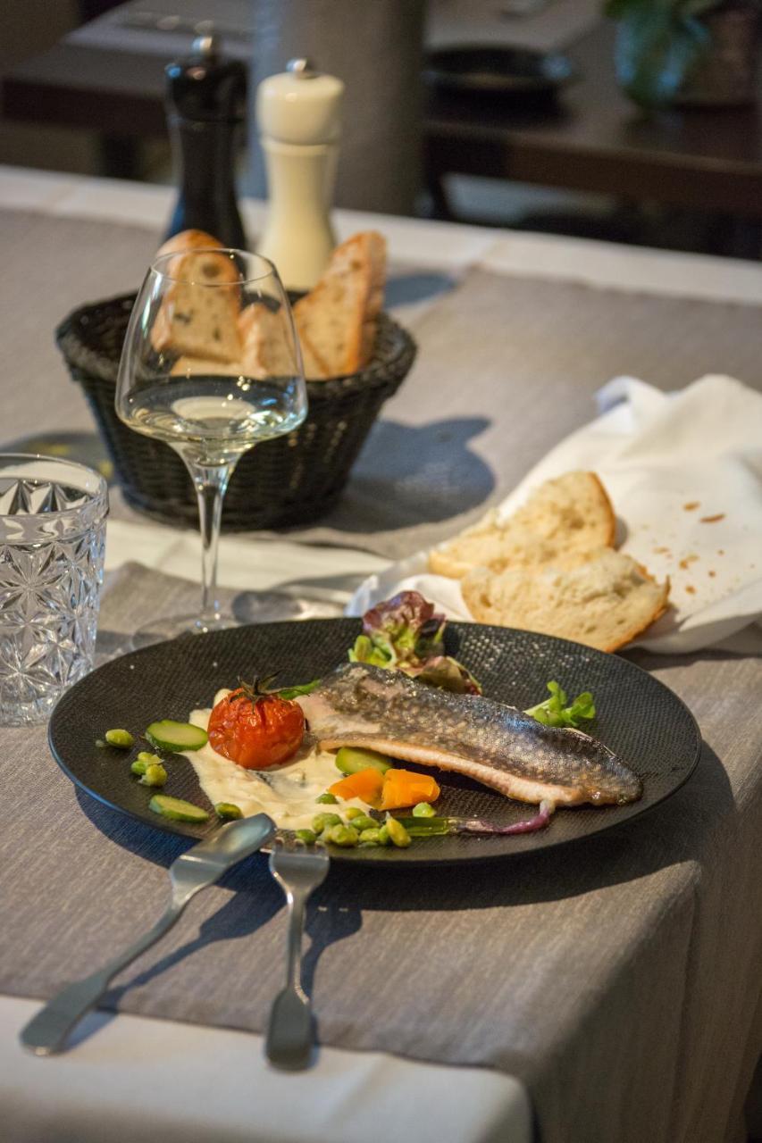 Logis Hotel Restaurant La Brasserie Treignac Exteriér fotografie